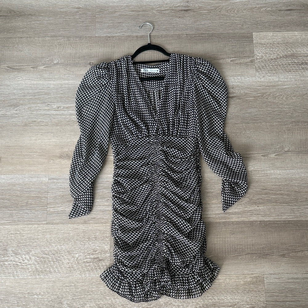 Zara Black and White Patterned Long Sleeve Dress